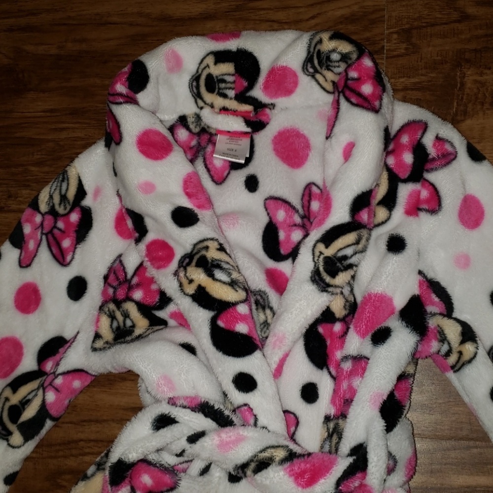 Minnie Mouse Robe - Picture 3 of 6